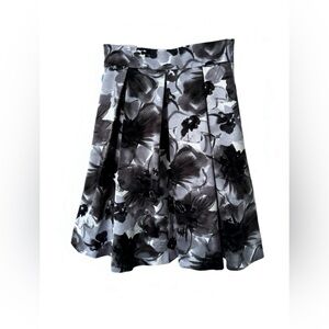 Eliza J Gray&Black Floral Floral Pleated A-Line Midi Skirt with Tulle Petticoat